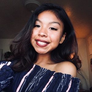 Meet your Posher, Mayra